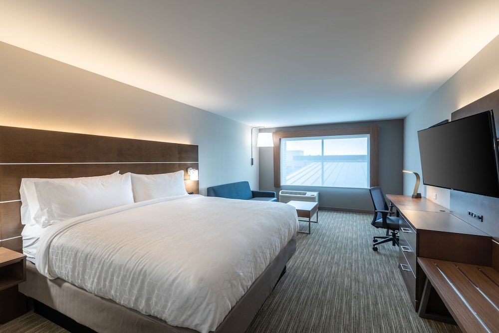 Holiday Inn Express Suites Gainesville Lake Lanier Area 16/59
