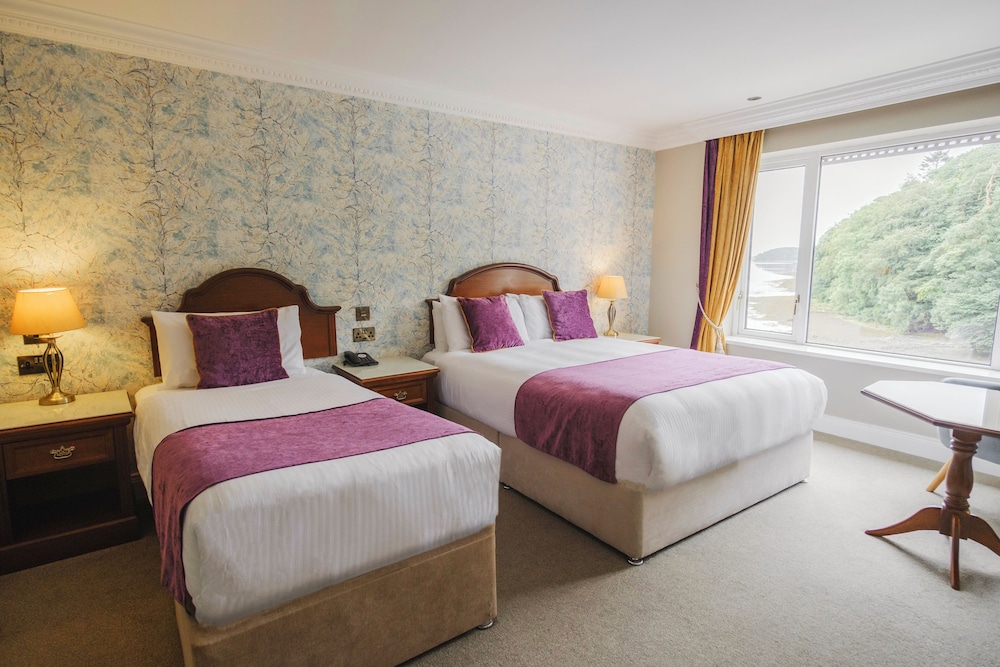 The Central Hotel Donegal 33/64