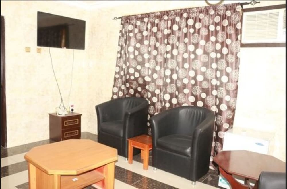Cute Villa Hotel And Suites 11/17