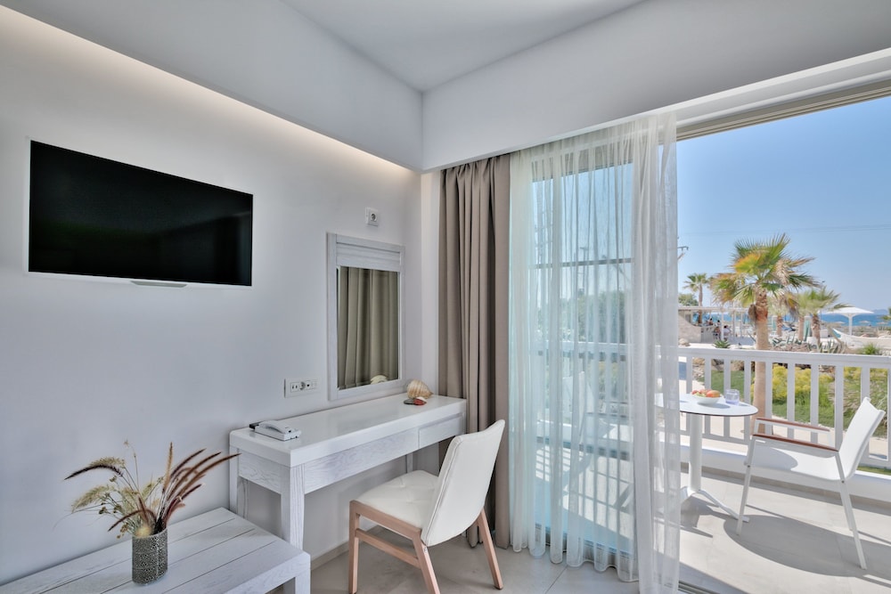White Pearls Luxury Suites - Adults Only 43/69
