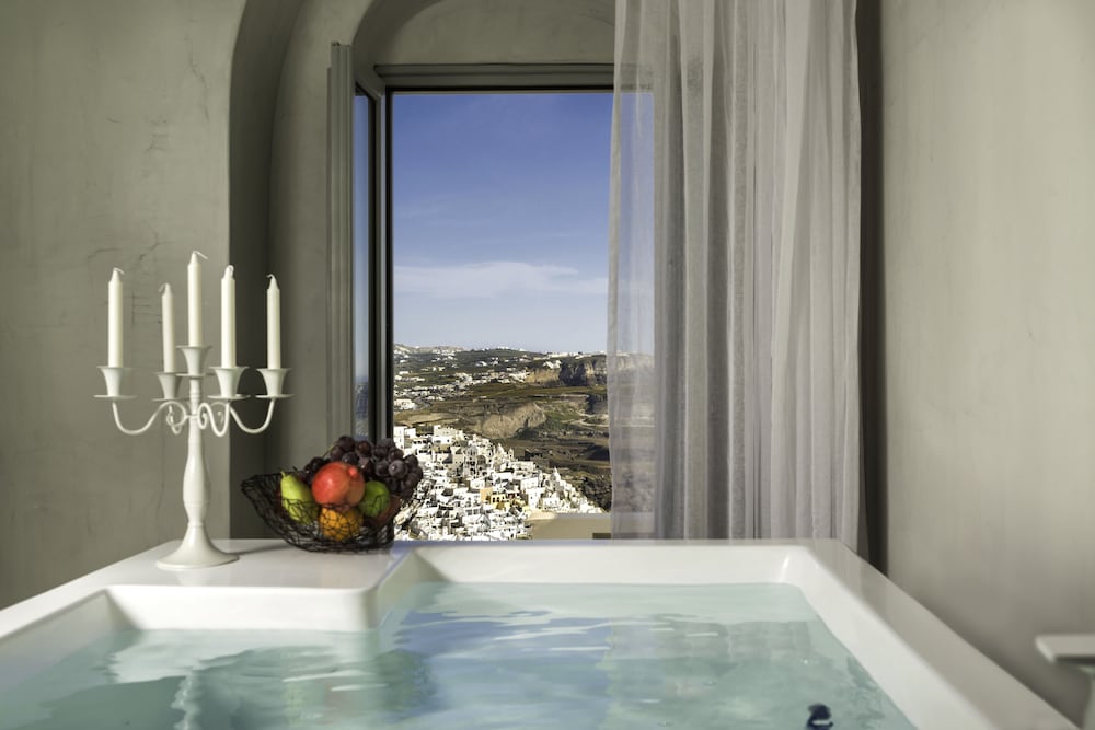 Mythical Blue Luxury Suites 24/50