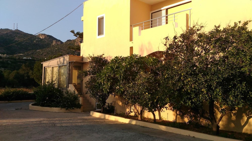 Aghas Hotel 54/60