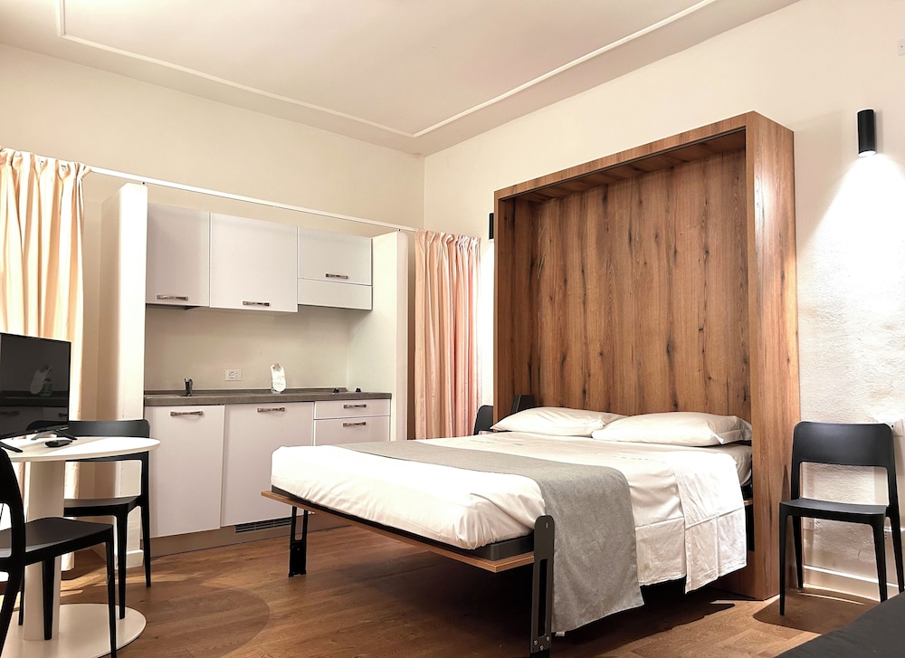 1 BEDROOM, STUDIO, KITCHENETTE, ANNEX
