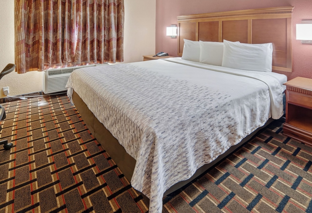Hometown Inn Suites 25/51