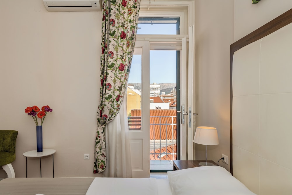 Bastion Luxury Rooms 23/25