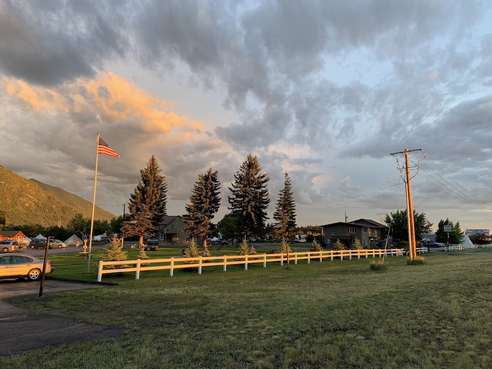 Western Inn-Glacier Park 42/50