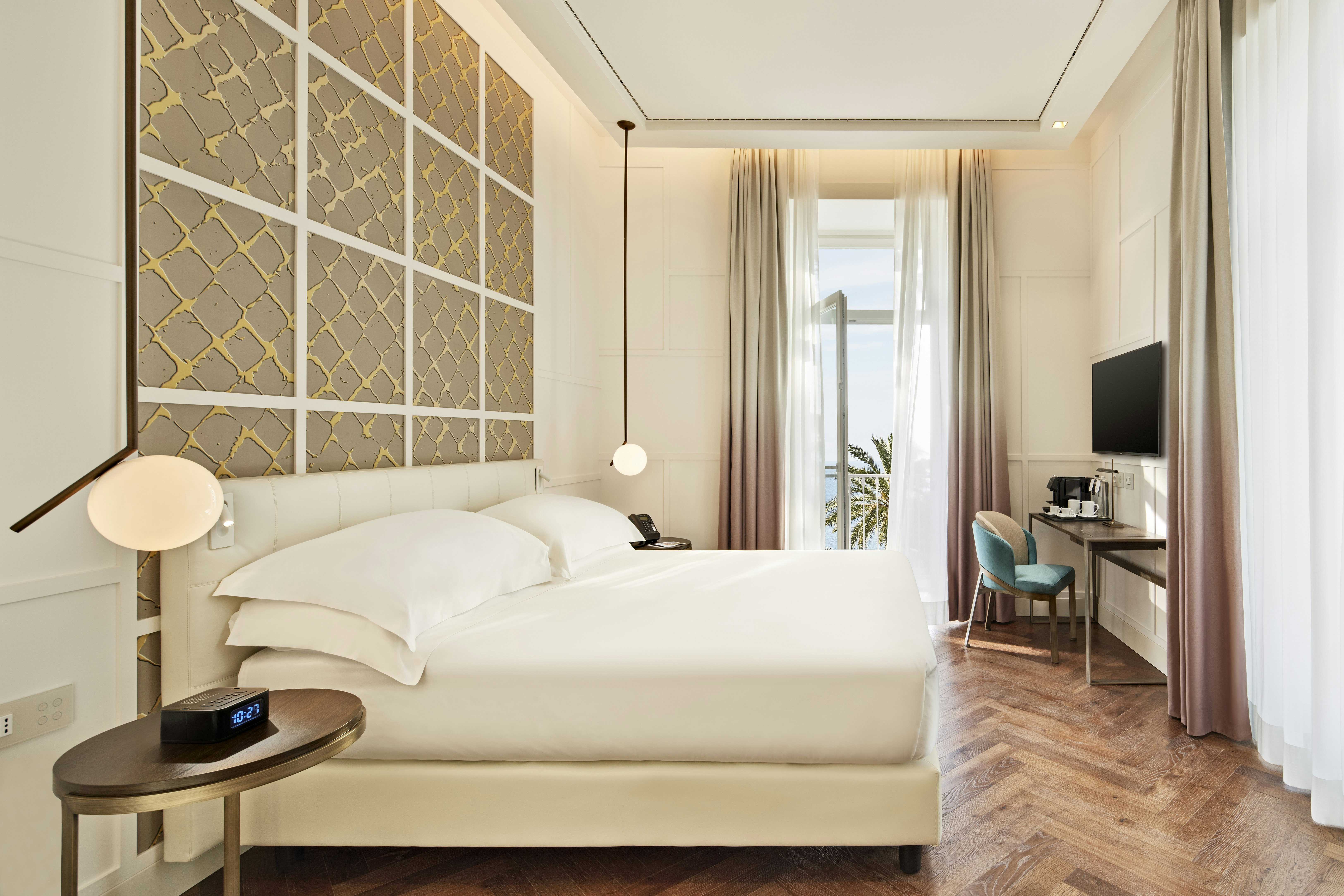 De Bonart Naples, Curio Collection by Hilton 15/50