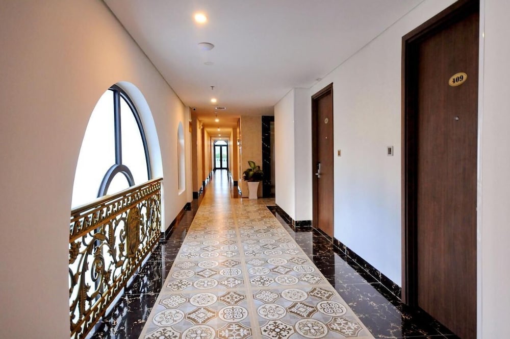 Crown Nguyen Hoang Hotel 31/58