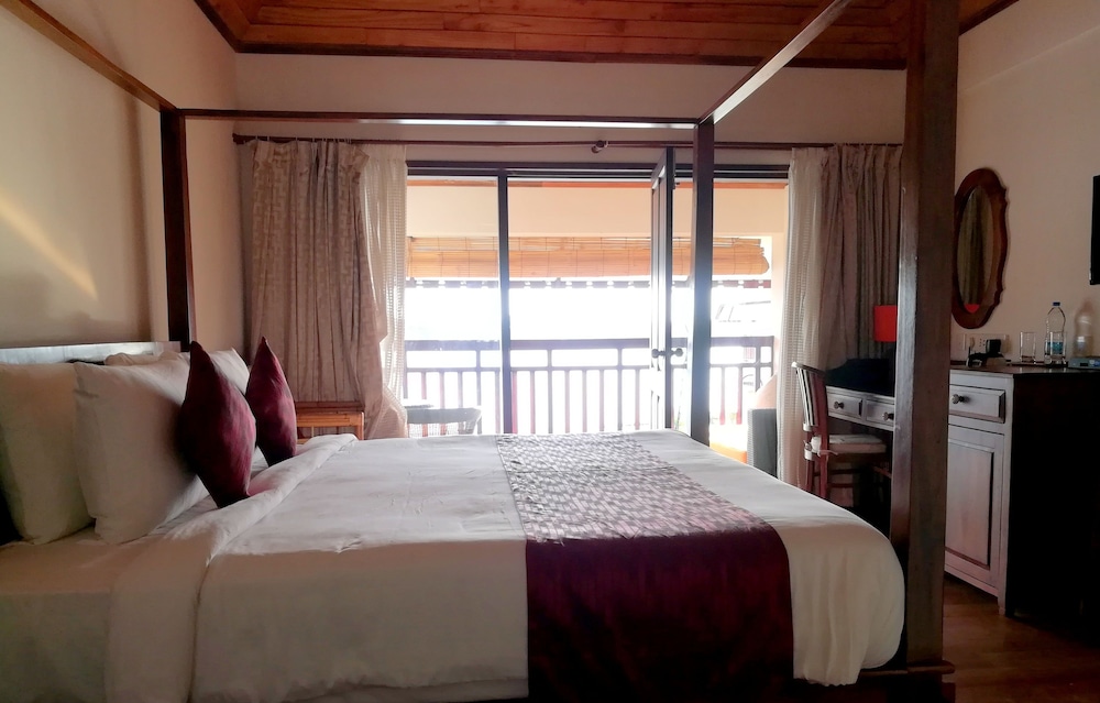Paloma Backwater Resorts 4/15