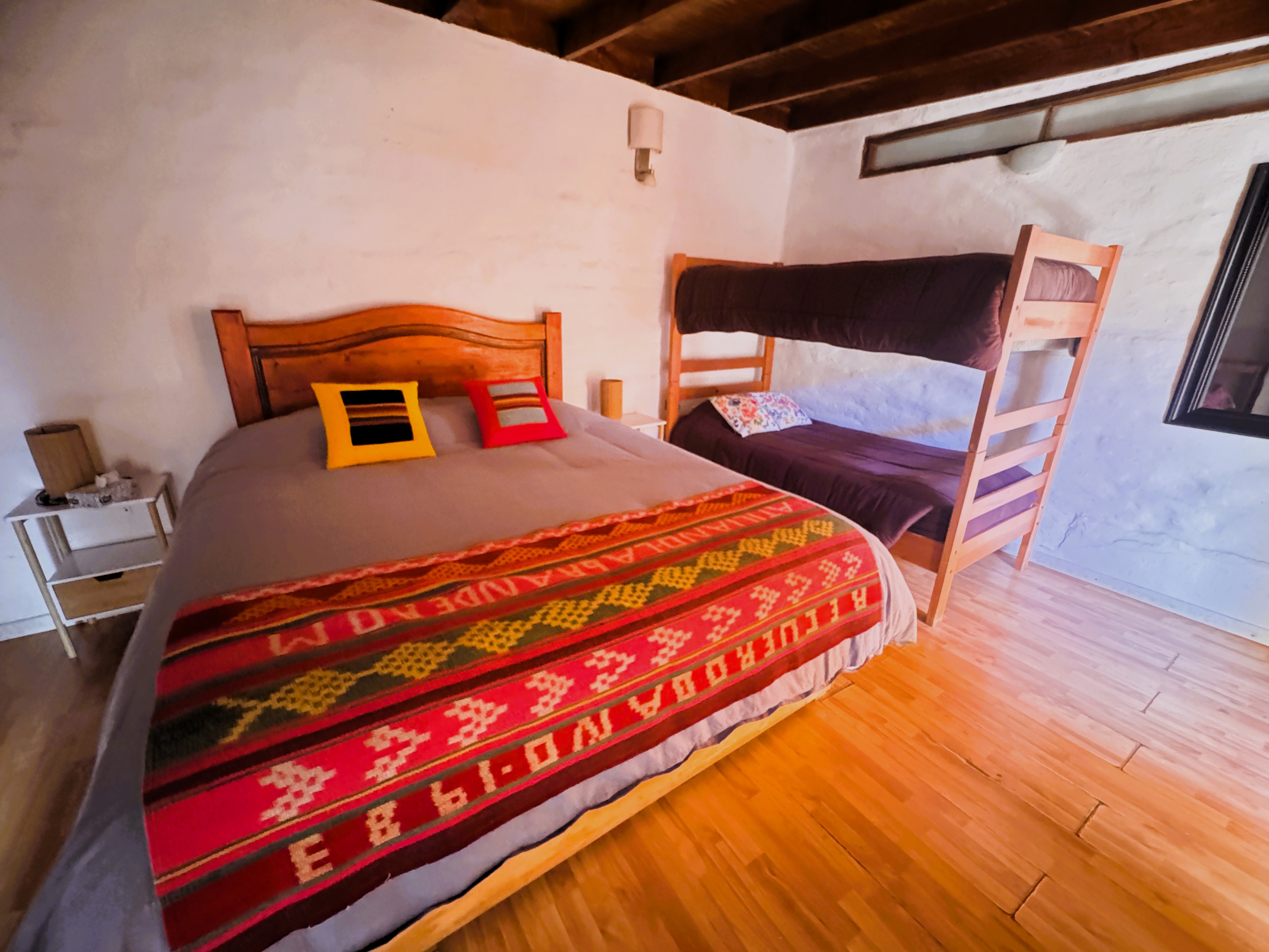 غرفة رباعية ثلاثية بسرير كينج وسرير بطابقين بحمام خاص، Ruka Zen Lodge 4/10