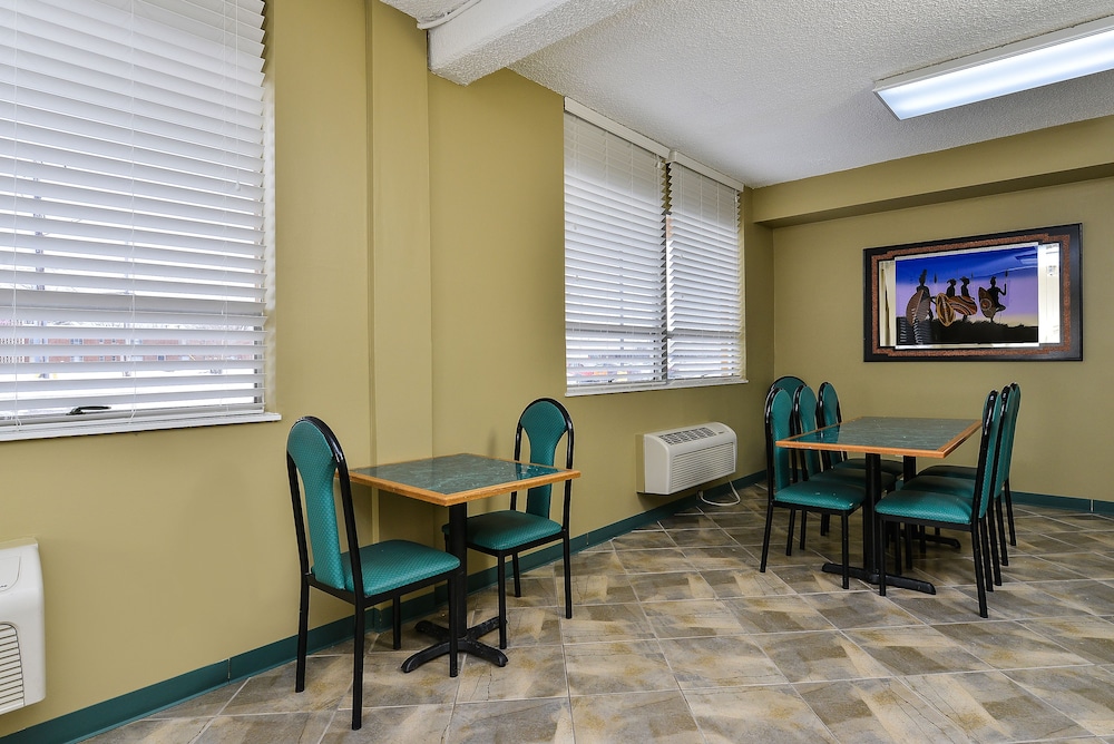 Travelodge by Wyndham Cleveland Airport 27/36