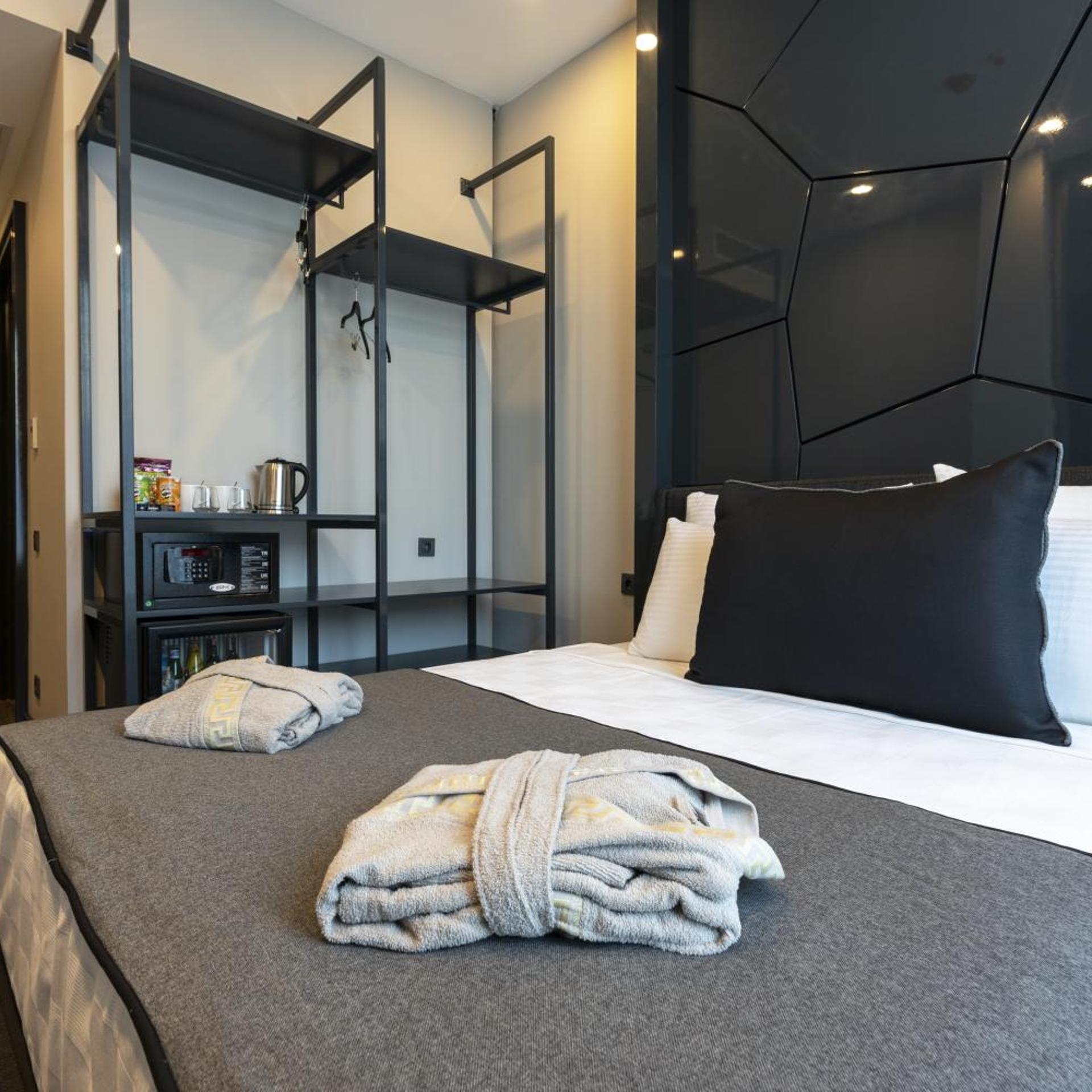 Deluxe, Double Bed, Lateral Side Sea View، Lucky Monkey Hotel 3/5