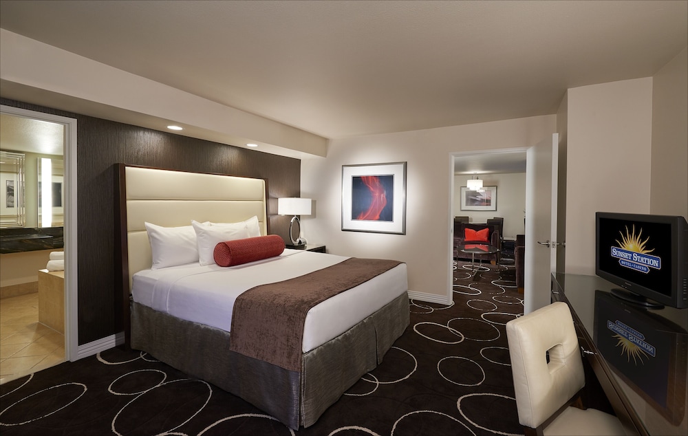 Sunset Station Hotel and Casino 19/80