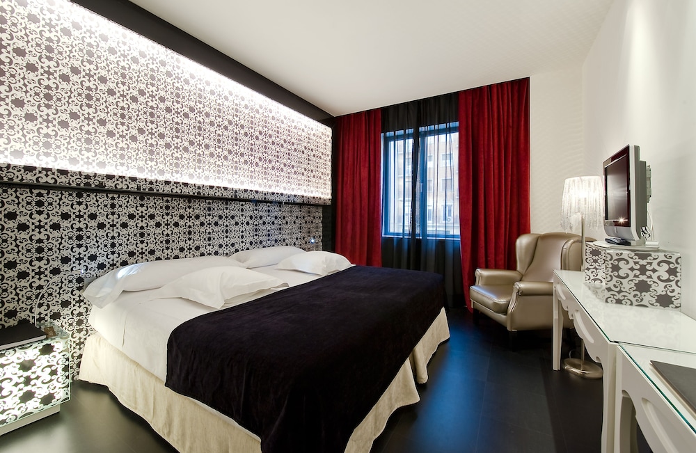 ROOM, SINGLE, DOUBLE BED