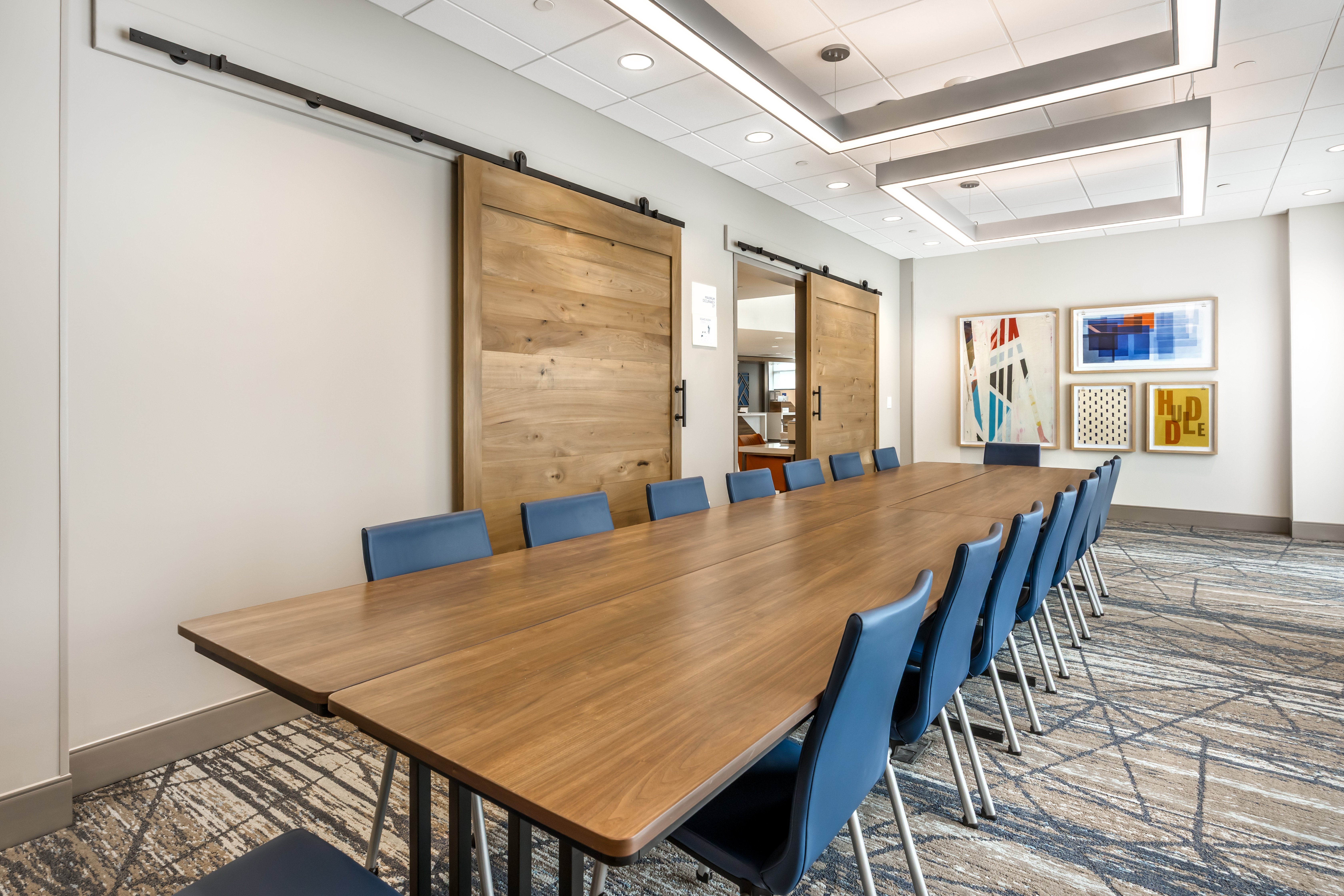 Holiday Inn Express & Suites Nashville West End - Univ Area, an IHG Hotel 37/42