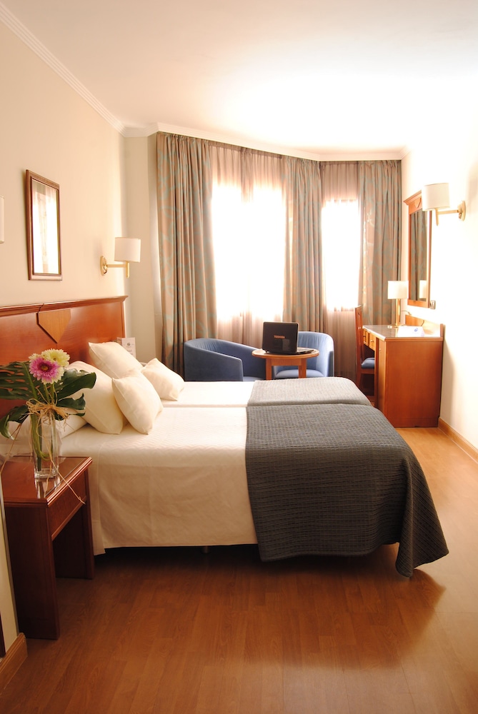 Alixares Hotel 41/82