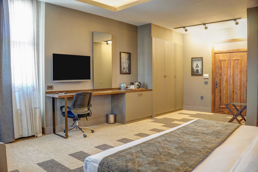 Four Mansions Hotel 35/45