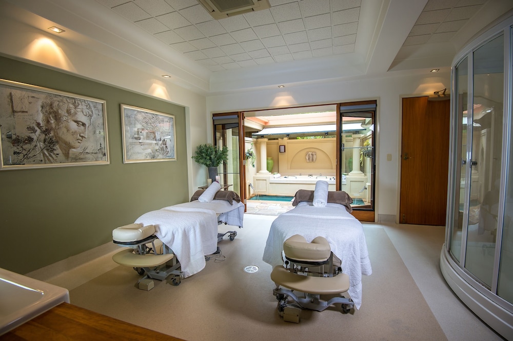 Noosa Springs Golf Resort Spa 18/65