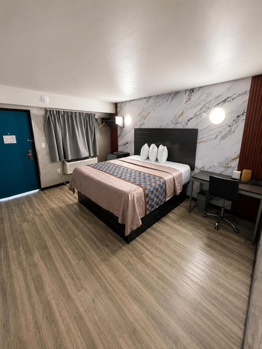 Hotel OPUS Bronx Near Bay Plaza Mall 19/46