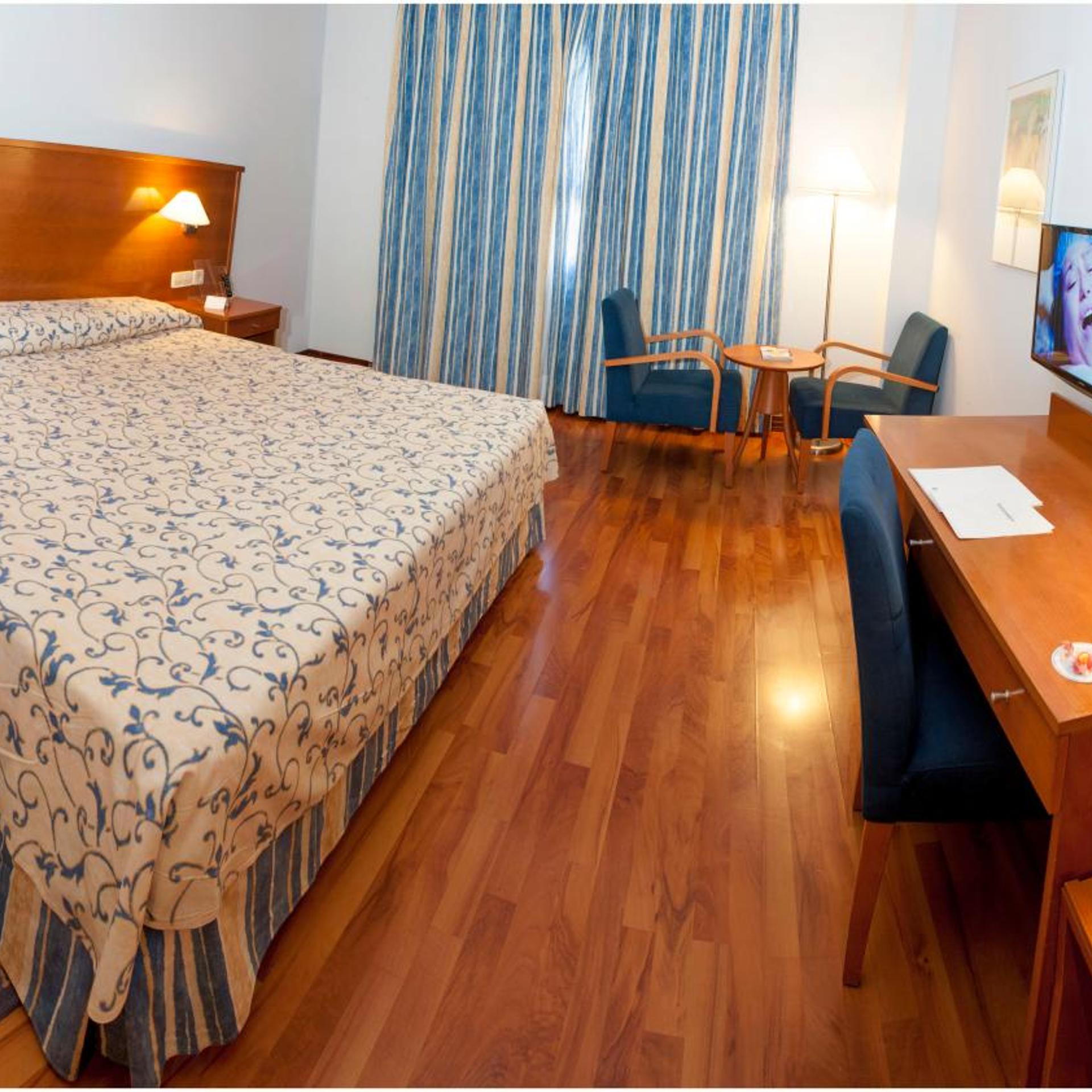 Room, Double or Twin Bed