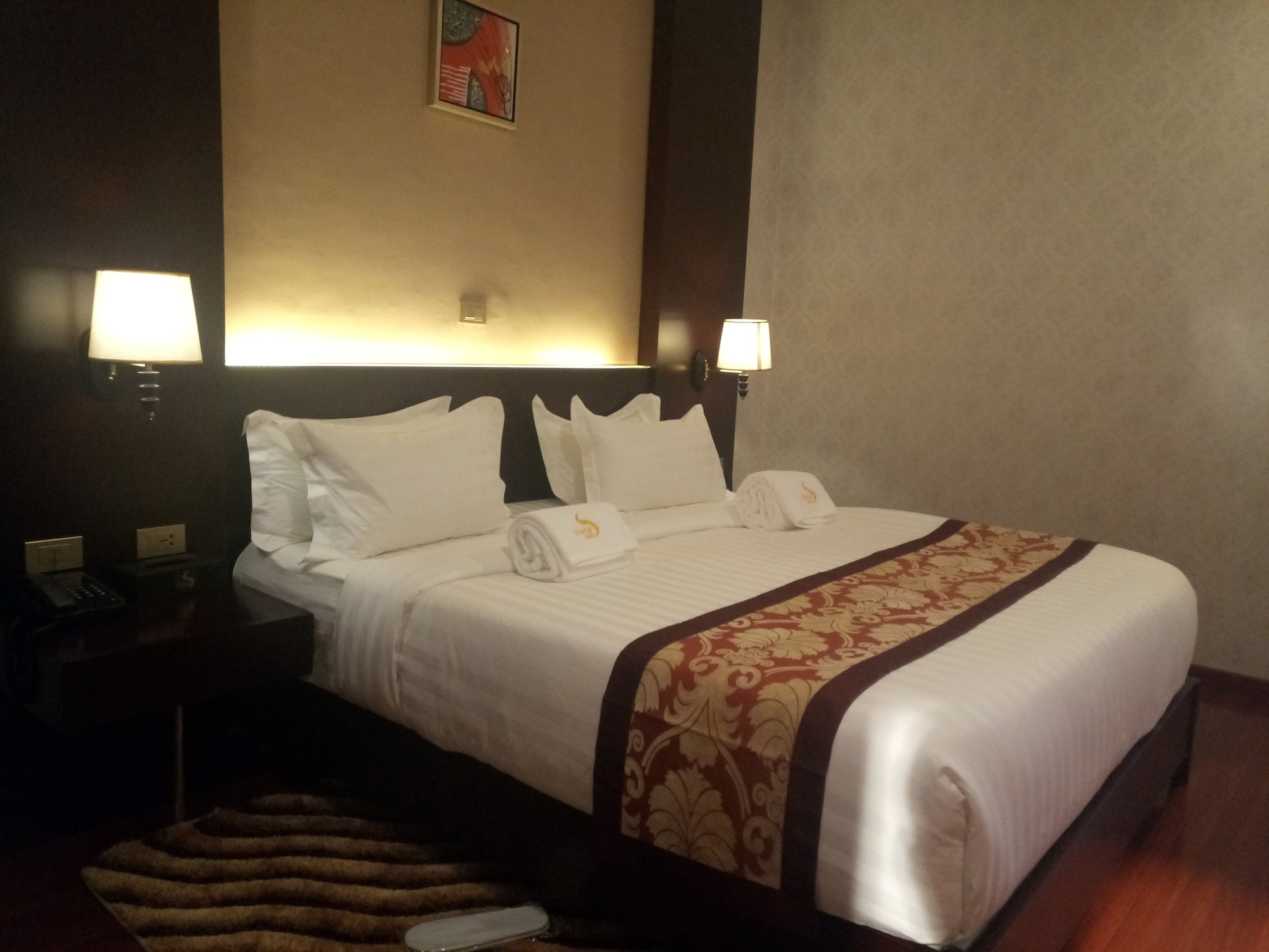 ROOM, KING BED, CITY VIEW