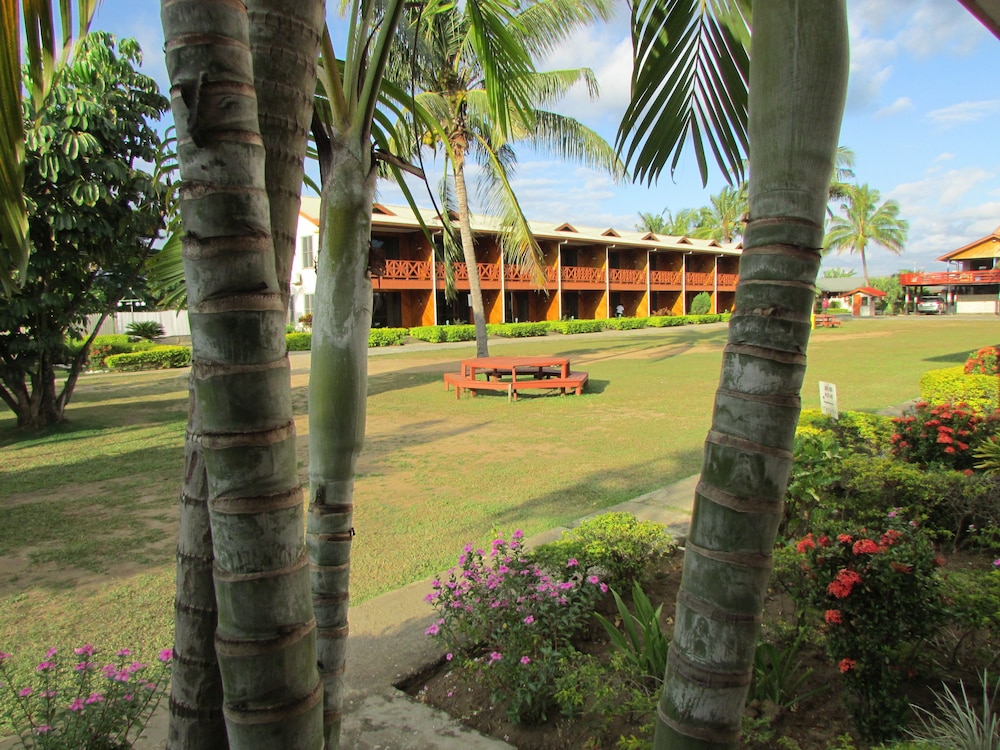 Wailoaloa Beach Resort Fiji 70/76