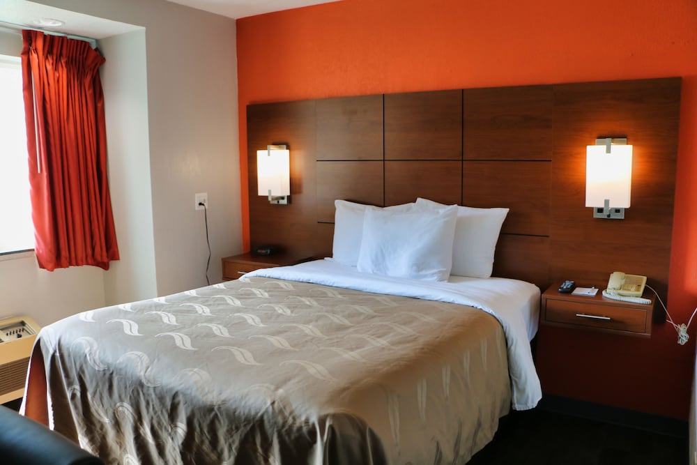 Quality Inn and Suites Watertown Fort Drum 23/50