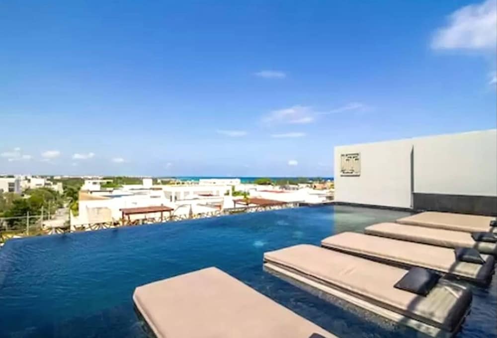 IT Boutique Hotel and Restaurant 68/73