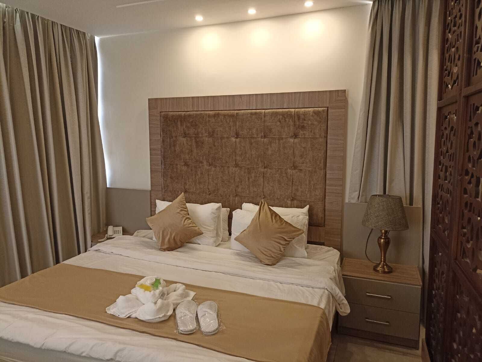ROYAL, DOUBLE BED
