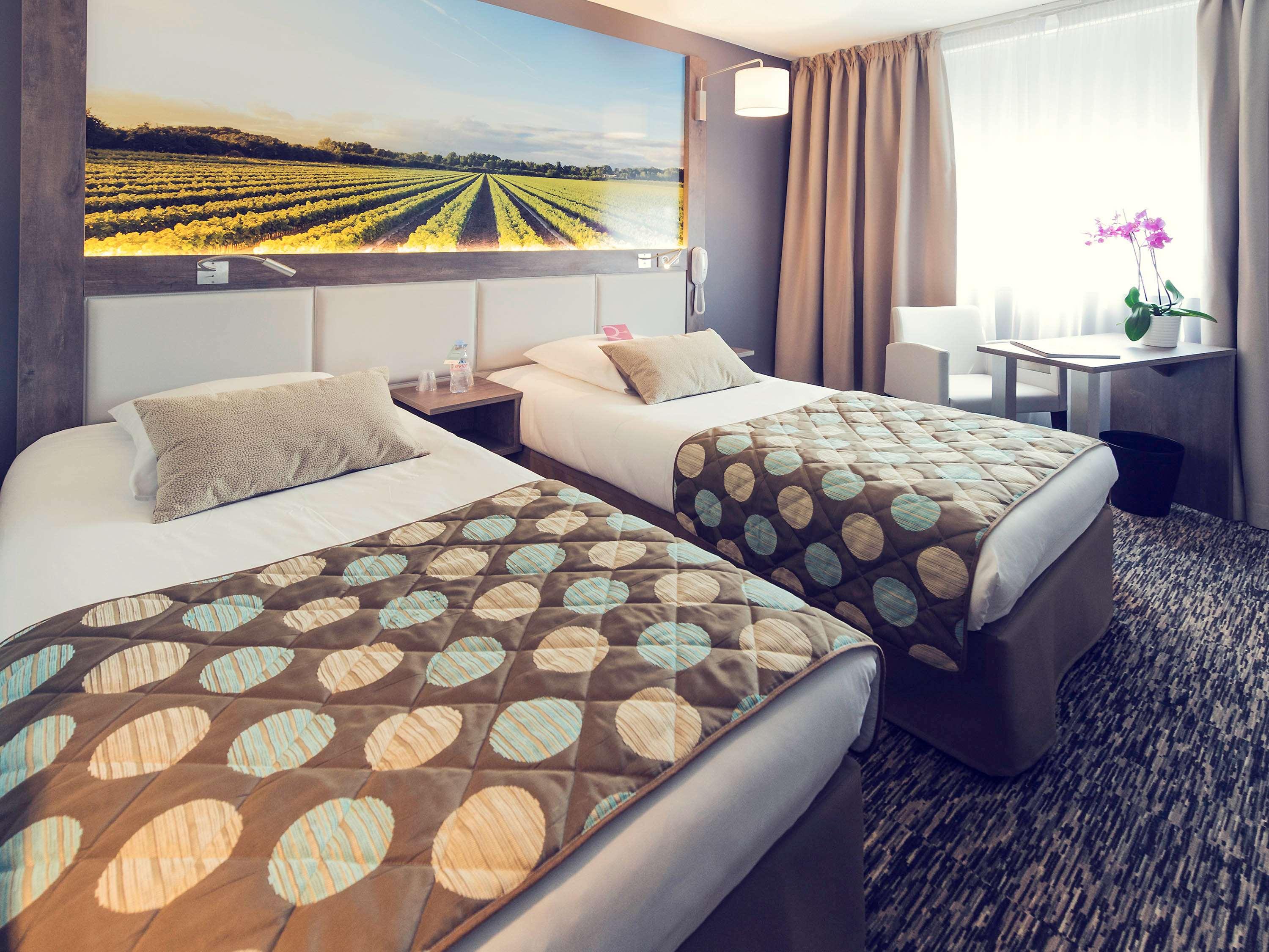 PRIVILEGE, TWIN BEDS