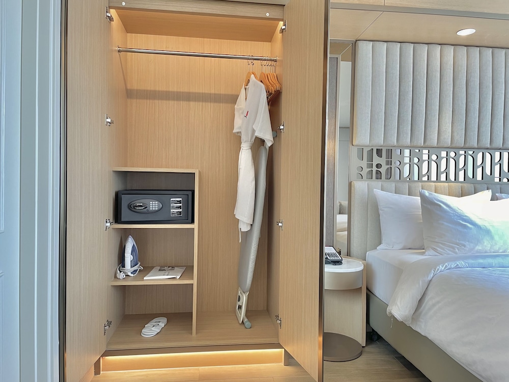 Swiss-Belhotel Solo 13/57