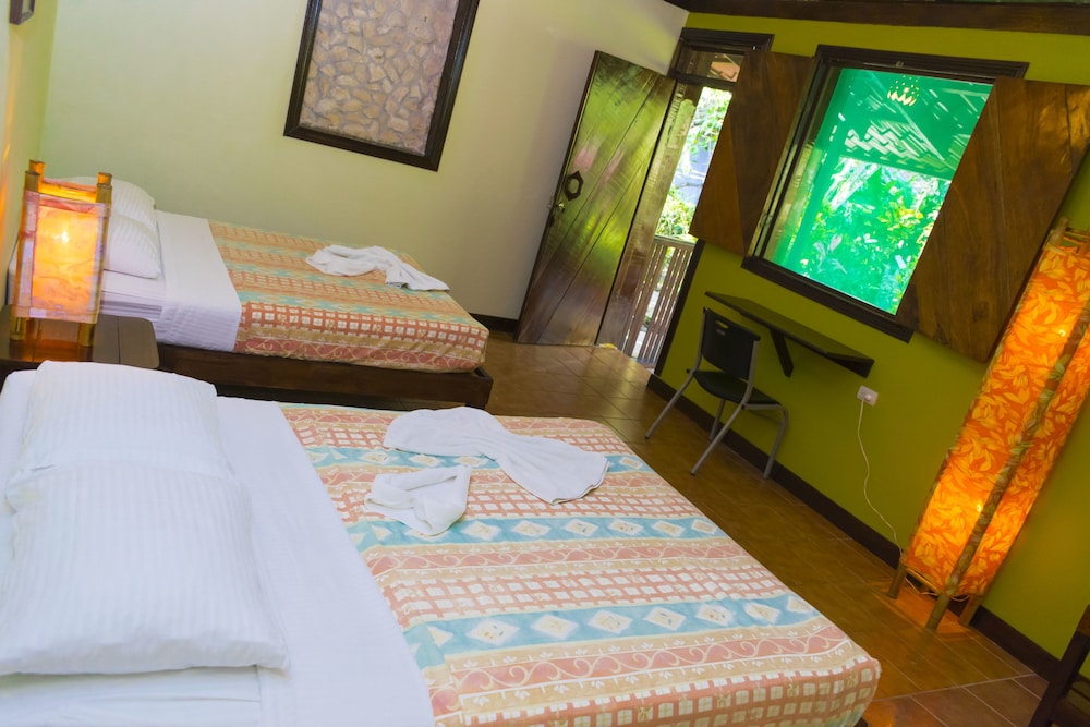Atlantida Lodge 17/63