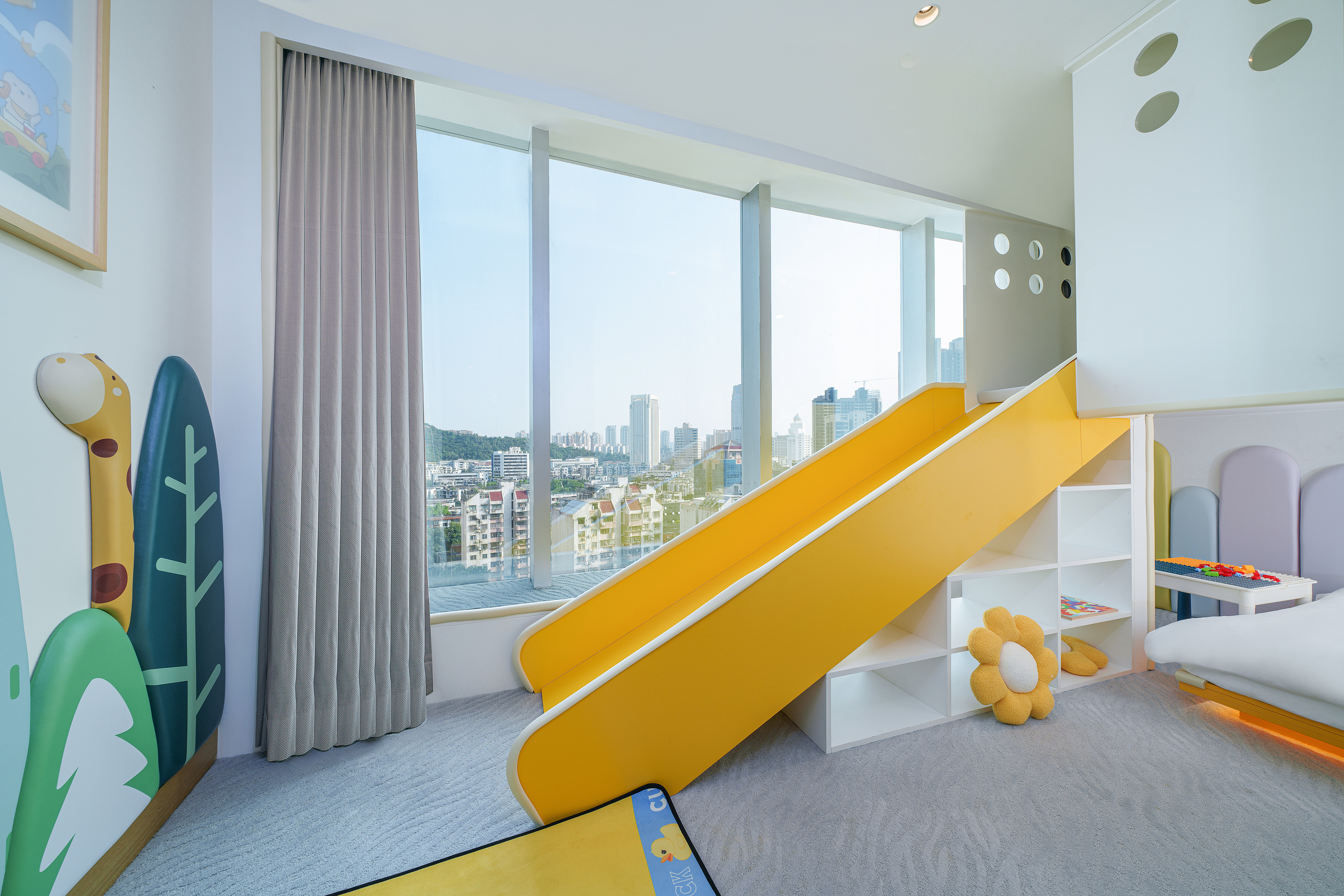 Crowne Plaza Zhuhai City Center 68/78