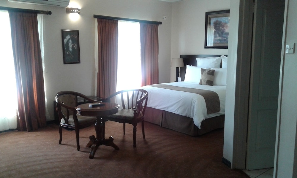 Adansonia Hotel 7/34