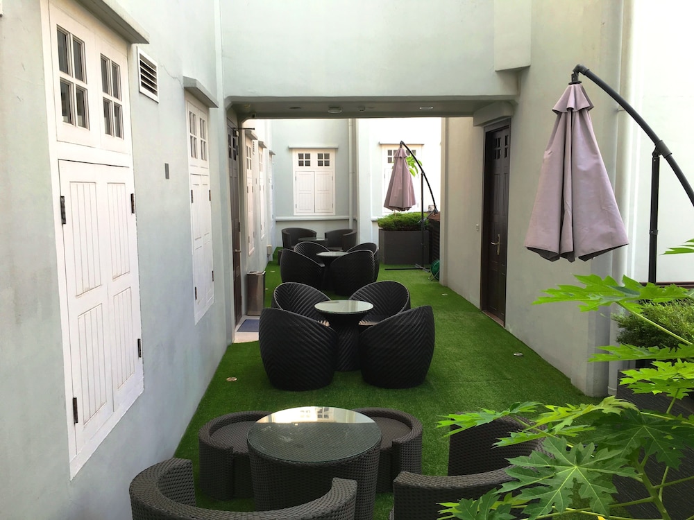 Bliss Hotel Singapore 59/75