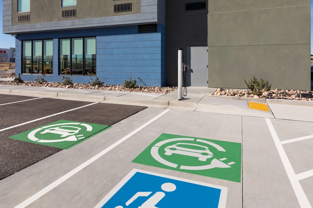 Microtel Inn & Suites by Wyndham Tooele 39/46