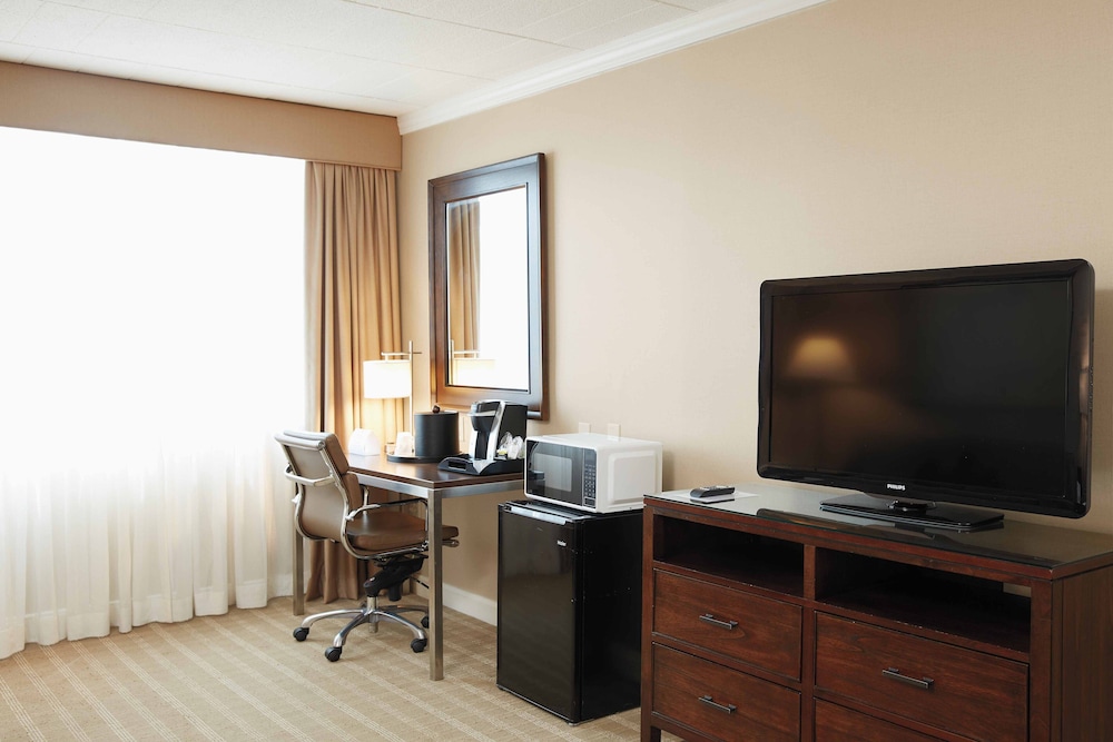 Ethan Allen Hotel 56/65