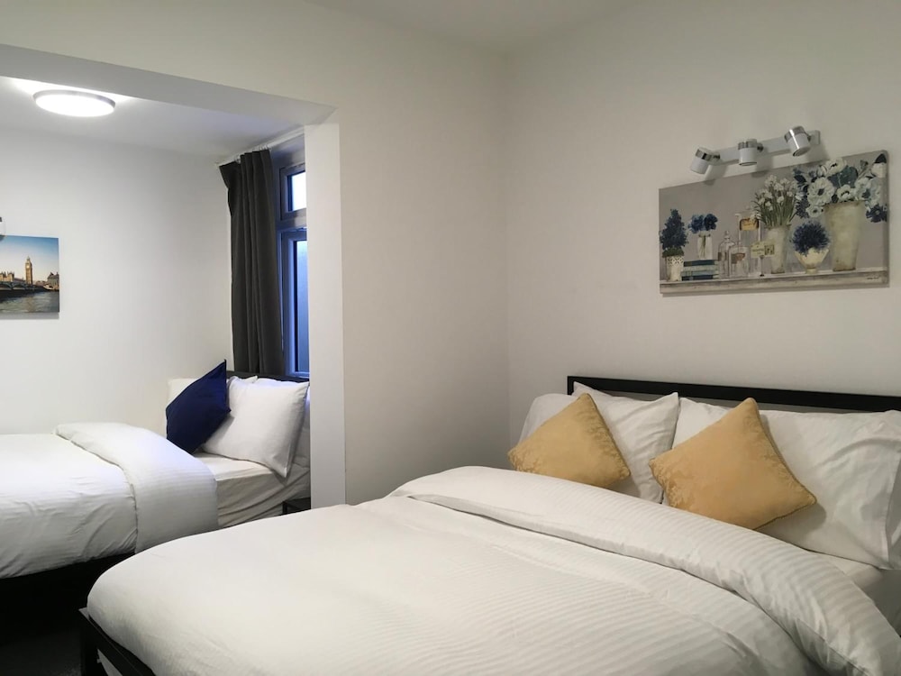 Wanstead Hotel 12/33