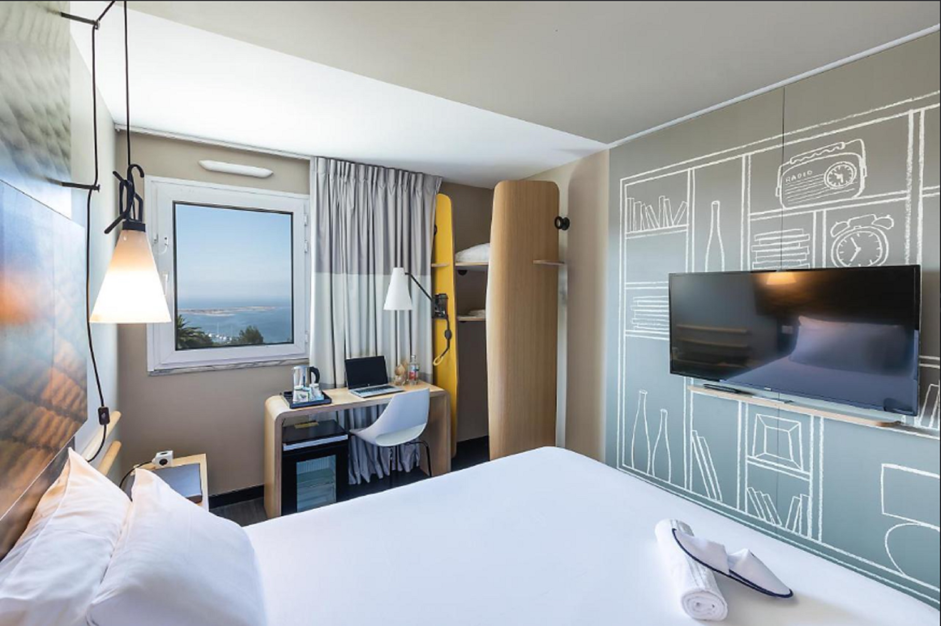 SUPERIOR, DOUBLE BED, RIVER OR SEA VIEW