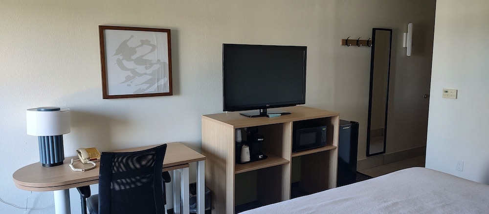 Spark by Hilton Plainfield Indianapolis Airport 33/43