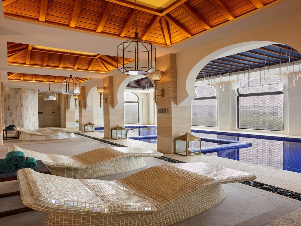 Banyan Tree Tamouda Bay 15/87