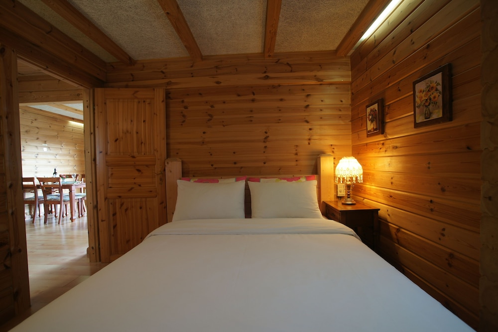 1 BEDROOM, BALCONY