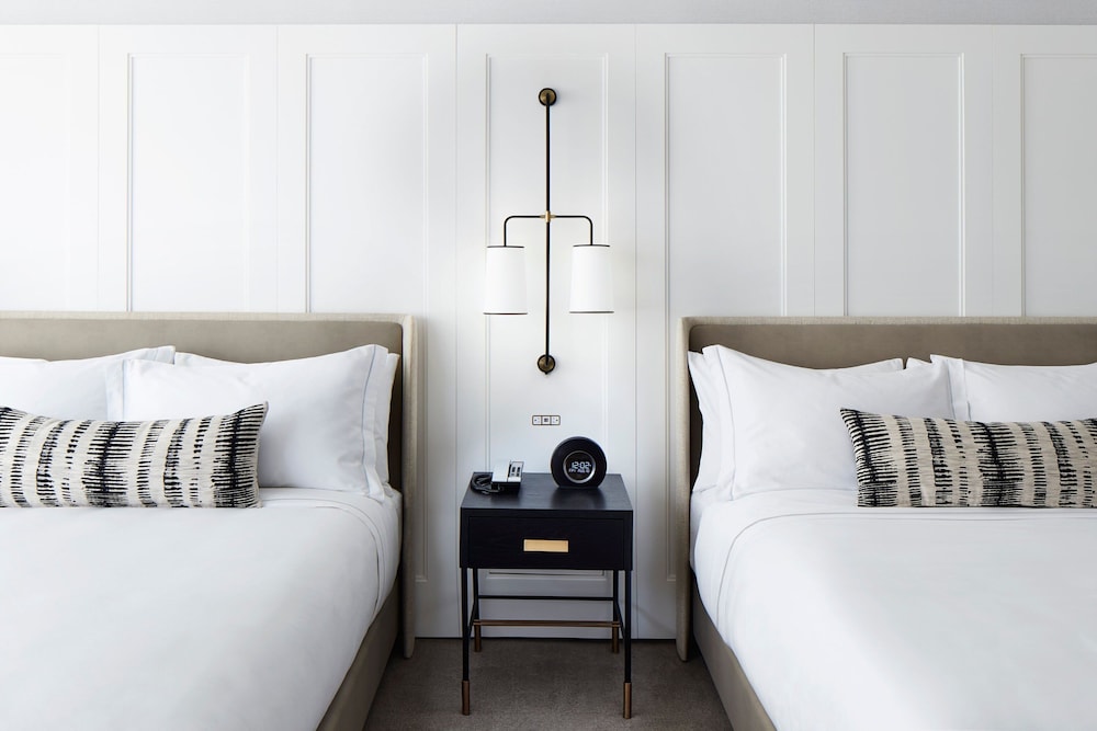 1 BEDROOM, SUITE