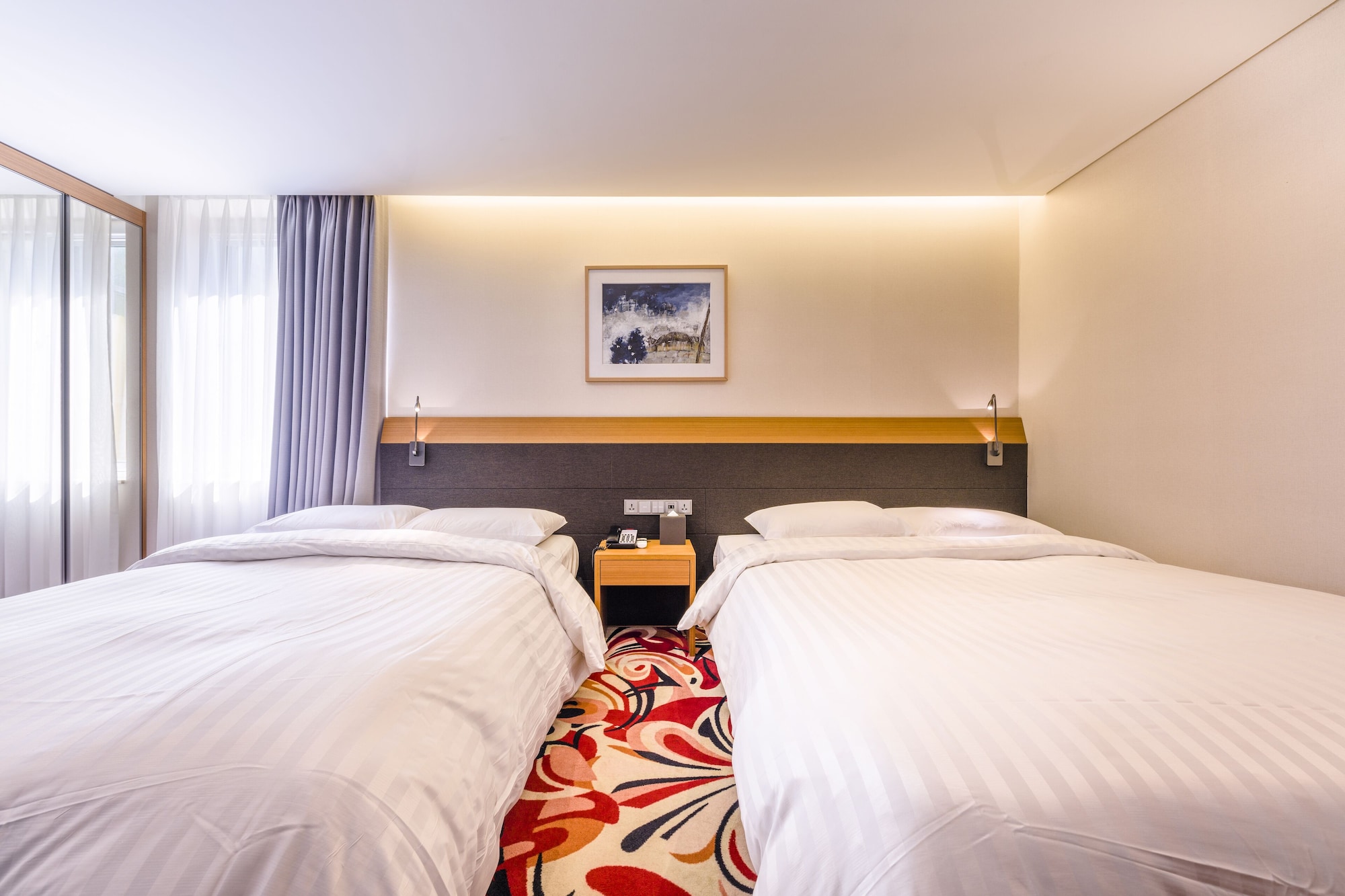 DELUXE, DOUBLE OR TWIN BED