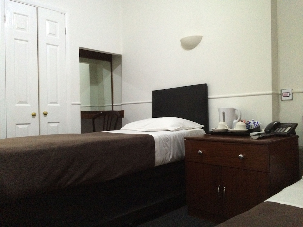 LONDON CONTINENTAL HOTEL 38/54