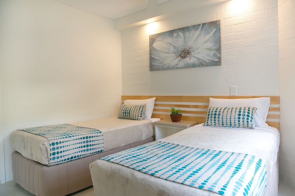 Ocean Breeze Resort 26/77