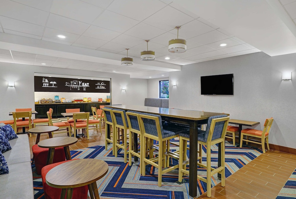 Hampton Inn Utica 25/31