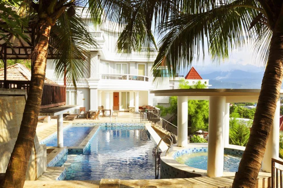 Minahasa Hotel Manado 29/31