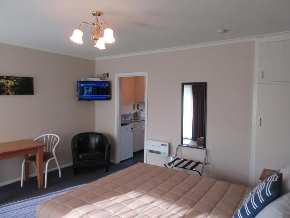 Parklands Motor Lodge 28/65