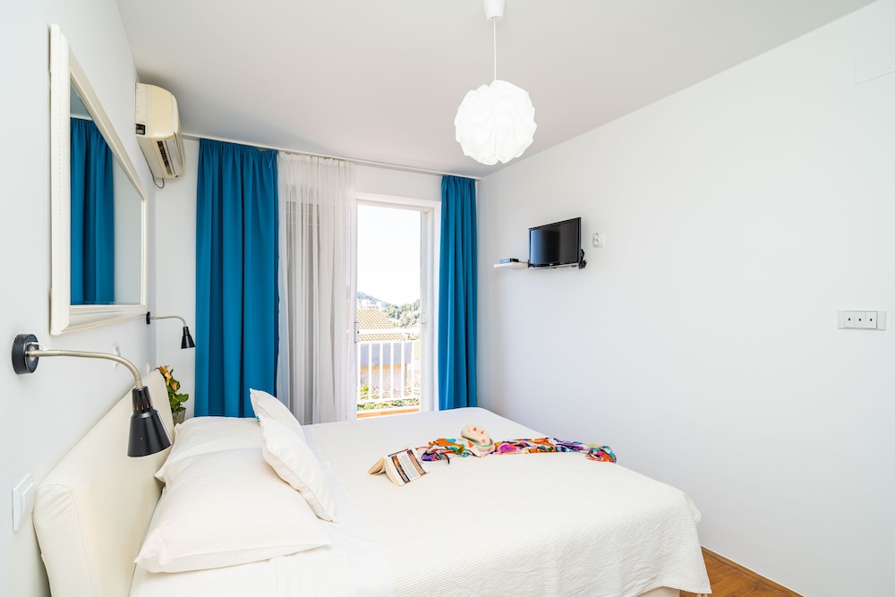Jele Rooms 15/50